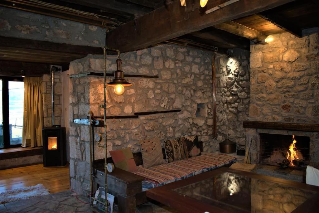 Μικρή Πέτρινη Μεζονέτα 2 Villa Lílaia Екстериор снимка